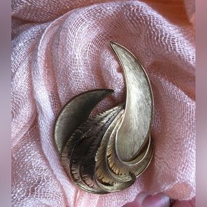 Crown Trifari Textured golden feather Brooch